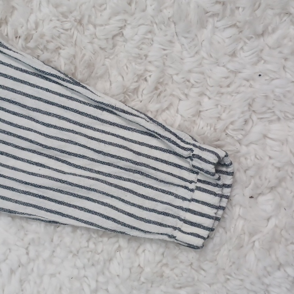 Old Navy Black and White Striped Capris - Picture 4 of 5